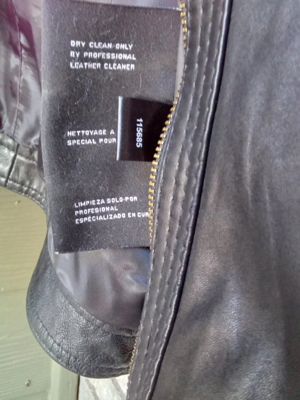 Michael Kors women's leather jacket in size M features a stylish sherpa collar